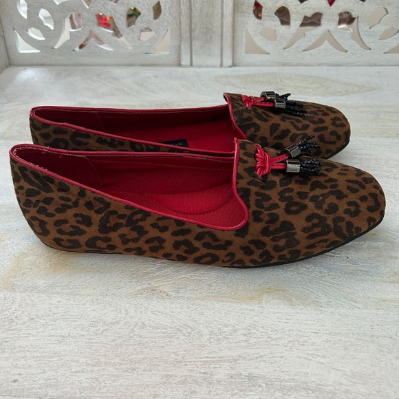 NEW DANA BUCHMAN LEOPARD FLATS BROWN RED TASSELS LOAFERS SHOES SZ 8.5 ANIMAL - Picture 5 of 7